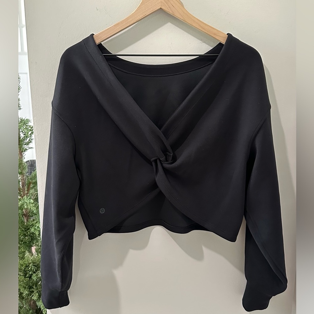 Lululemon crop twist pullover in black
